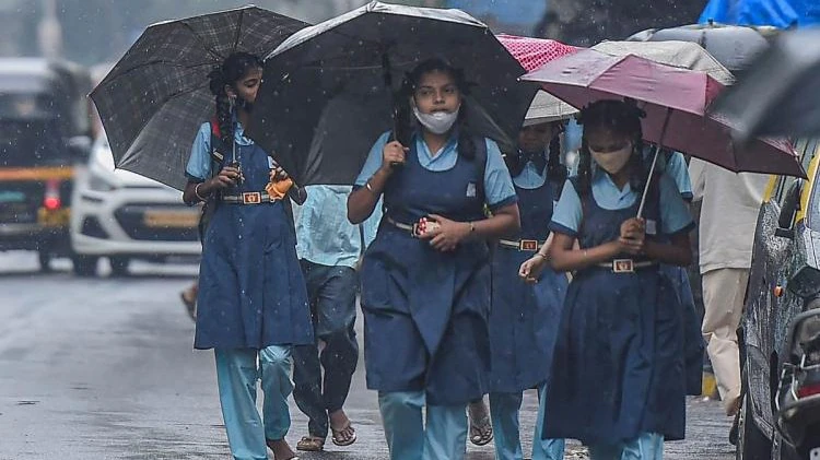 Bengaluru Rains: ಭಾರಿ ಮಳೆ ಮುನ್ಸೂಚನೆ; ಎಲ್ಲಾ ಸರ್ಕಾರಿ, ಖಾಸಗಿ ಶಾಲೆಗಳಿಗೆ ರಜೆ ಘೋಷಣೆ!