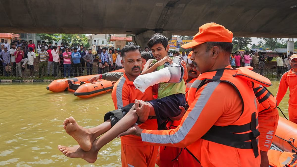 Bengaluru rains: ನಾಳೆ ಶಾಲೆಗಳಿಗೆ ರಜೆ, ಐಟಿ ಉದ್ಯೋಗಿಗಳಿಗೆ ವರ್ಕ್ ಫ್ರಮ್ ಹೋಮ್; ಆರೆಂಜ್ ಅಲರ್ಟ್!