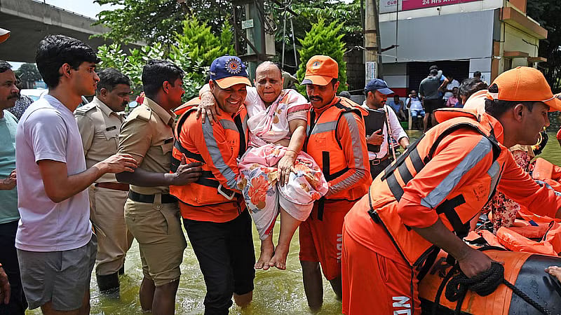 ಕೇಂದ್ರೀಯ ವಿಹಾರ್ ಅಪಾರ್ಟ್‌ಮೆಂಟ್‌ ನಿವಾಸಿಗಳ ಸ್ಥಳಾಂತರ: 20 ಮನೆಗಳಿಂದ ನಿರಾಕರಣೆ; ಬಲವಂತವಾಗಿ ರಕ್ಷಿಸುವಂತೆ ಡಿಸಿಎಂ ನಿರ್ದೇಶನ