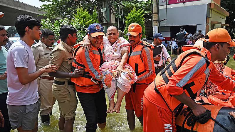 ಕೇಂದ್ರೀಯ ವಿಹಾರ್ ಅಪಾರ್ಟ್ಮೆಂಟ್ ನಿವಾಸಿಗಳ ಸ್ಥಳಾಂತರ: 20 ಮನೆಗಳಿಂದ ನಿರಾಕರಣೆ; ಬಲವಂತವಾಗಿ ರಕ್ಷಿಸುವಂತೆ ಡಿಸಿಎಂ ನಿರ್ದೇಶನ
