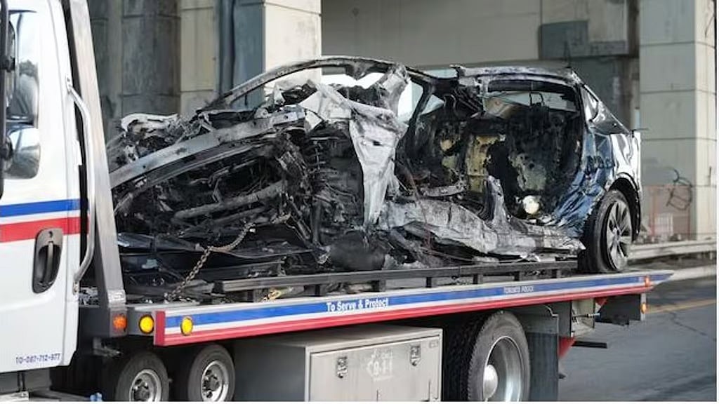 Canada: ಡಿವೈಡರ್ಗೆ Tesla ಕಾರು ಭೀಕರ ಡಿಕ್ಕಿ; ಗುಜರಾತ್ ಮೂಲದ ನಾಲ್ವರ ದುರ್ಮರಣ!