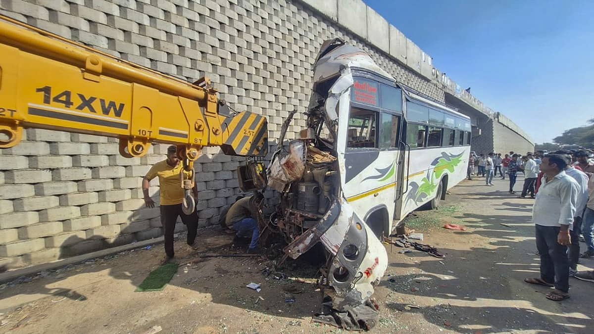 ರಾಜಸ್ಥಾನ: ಫ್ಲೈಓವರ್ ತಡೆಗೋಡೆಗೆ ಬಸ್ ಡಿಕ್ಕಿ, ಭೀಕರ ಅಪಘಾತದಲ್ಲಿ 12 ಮಂದಿ ಸಾವು