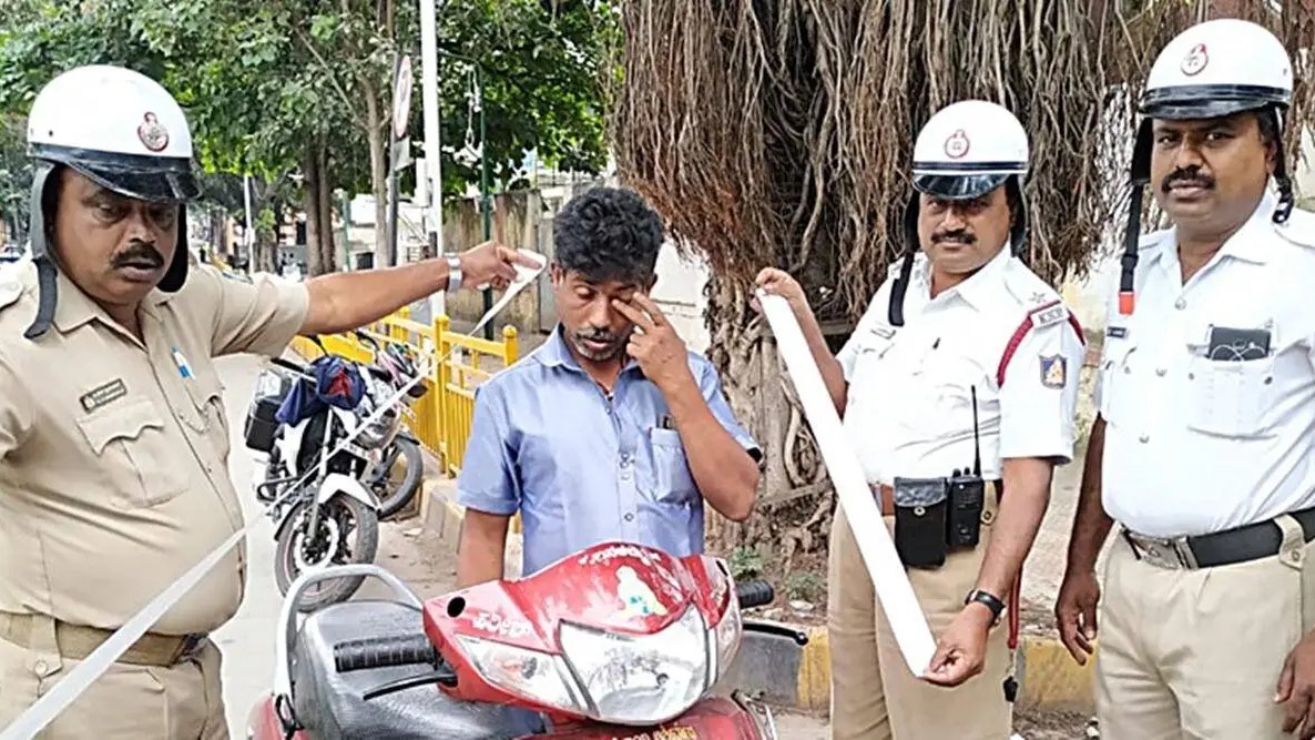 ಬೆಂಗಳೂರು: ಟ್ರಾಫಿಕ್ ಫೈನ್ ಪಾವತಿಗೆ ಶೇ.50ರಷ್ಟು ರಿಯಾಯಿತಿ; ಮೊದಲ ದಿನವೇ ಜನರಿಂದ ಉತ್ತಮ ಸ್ಪಂದನೆ, 4.18 ಕೋಟಿ ರೂ ದಂಡ ಸಂಗ್ರಹ..!