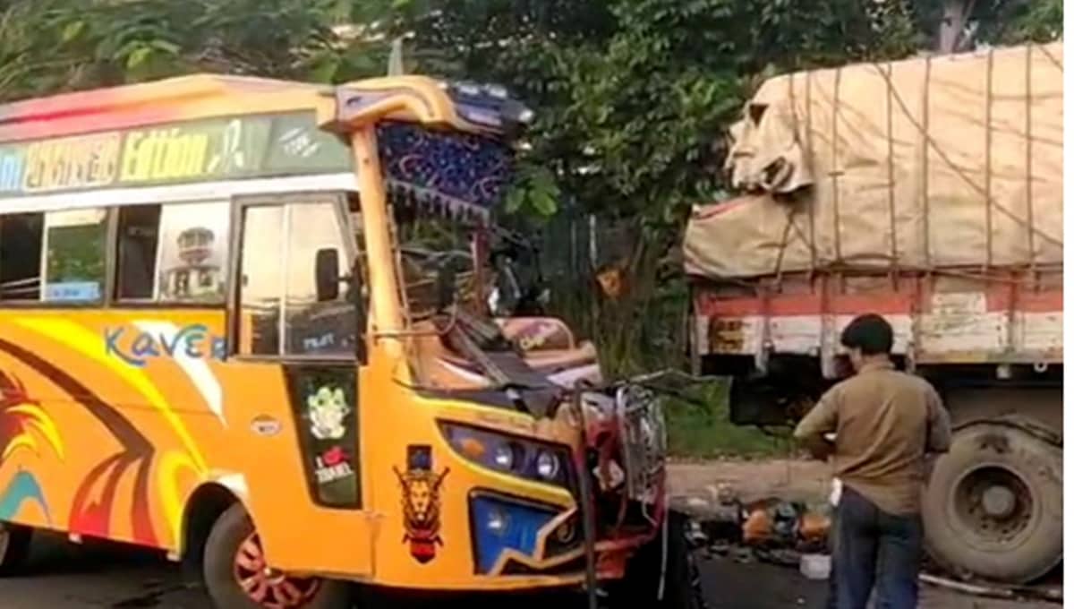 ಉಡುಪಿ: ನಿಂತಿದ್ದ ಟ್ರಕ್ಗೆ ಮಿನಿ ಬಸ್ ಡಿಕ್ಕಿ; ತಮಿಳುನಾಡಿನ 15 ಯಾತ್ರಾರ್ಥಿಗಳಿಗೆ ಗಾಯ