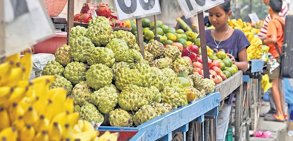 ಎಚ್ಚರ: ಹಣ್ಣುಗಳು ಮೃದುವಾಗಿ, ಸುಂದರವಾಗಿ ಕಾಣುವಂತೆ ಮಾಡಲು ಯಥೇಚ್ಛವಾಗಿ ರಾಸಾಯನಿಕ ಬಳಕೆ!