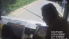 ಚಾಲನೆ ವೇಳೆ ಹೃದಯಾಘಾತವಾಗಿ BMTC ಚಾಲಕ ಸಾವು: ಜೀವದ ಹಂಗು ತೊರೆದು ಬಸ್ ನಿಲ್ಲಿಸಿದ ಕಂಡಕ್ಟರ್, ವಿಡಿಯೋ!