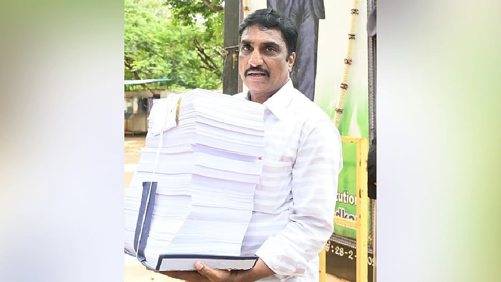 BBMP 46 ಸಾವಿರ ಕೋಟಿ ರೂ ದುರ್ಬಳಕೆ ಆರೋಪ: ಪತ್ರಿಕಾಗೋಷ್ಠಿ ವೇಳೆ ಬಿಜೆಪಿ ನಾಯಕ ಪೊಲೀಸರ ವಶಕ್ಕೆ!