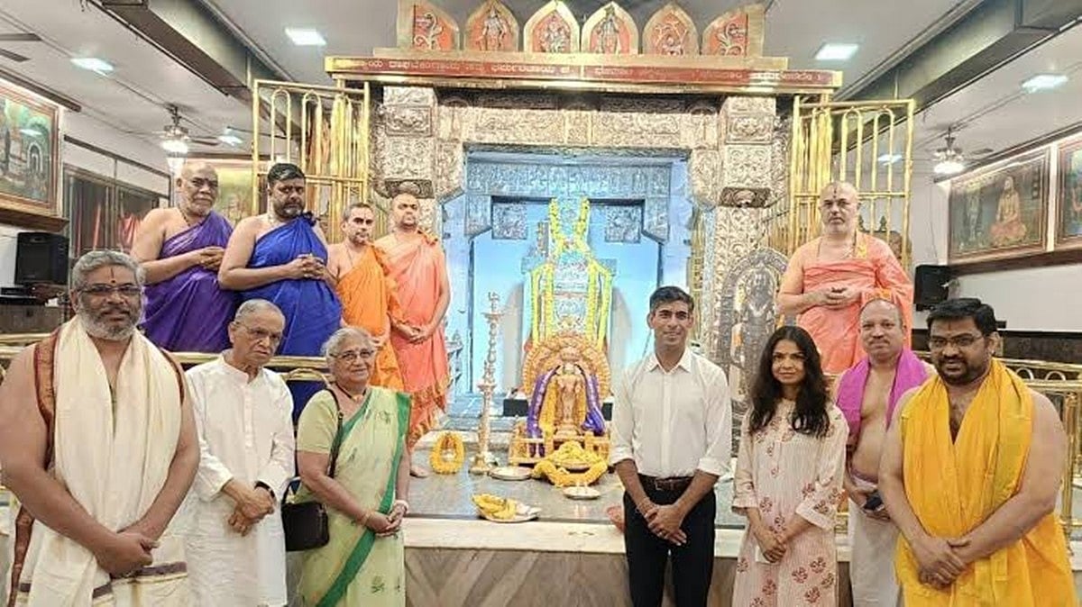 ಬೆಂಗಳೂರಿನ ರಾಘವೇಂದ್ರ ಸ್ವಾಮಿ ಮಠಕ್ಕೆ Rishi Sunak ದಂಪತಿ ಭೇಟಿ: ಪ್ರಾರ್ಥನೆ ಸಲ್ಲಿಕೆ