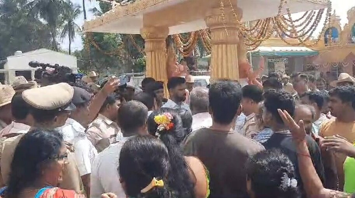 ಮಂಡ್ಯ: ಹನಕೆರೆಯಲ್ಲಿ ದೇವಾಲಯಕ್ಕೆ ದಲಿತರ ಪ್ರವೇಶ, ಸರ್ವಣೀಯರಿಂದ ಆಕ್ಷೇಪ, ಪರಿಸ್ಥಿತಿ ಉದ್ವಿಗ್ನ!