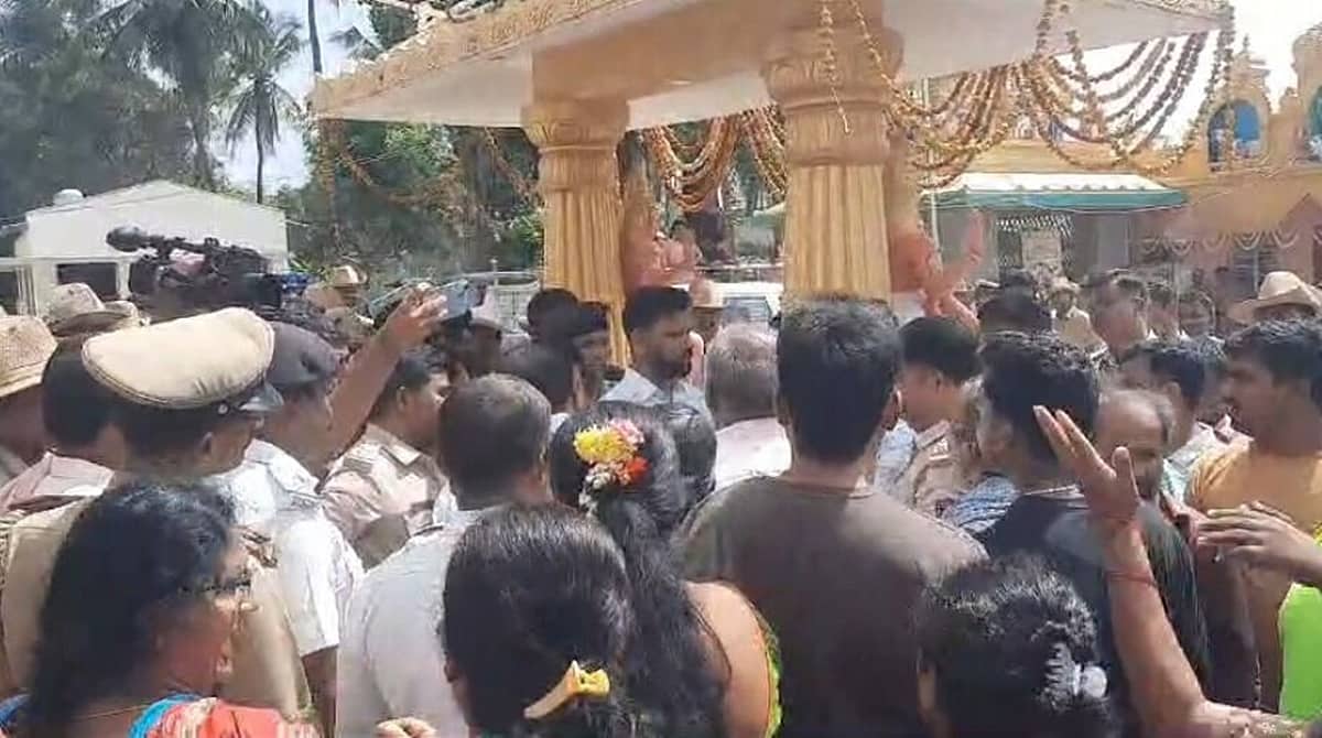 ಮಂಡ್ಯ: ಹನಕೆರೆಯಲ್ಲಿ ದೇವಾಲಯಕ್ಕೆ ದಲಿತರ ಪ್ರವೇಶ, ಸರ್ವಣೀಯರಿಂದ ಆಕ್ಷೇಪ, ಪರಿಸ್ಥಿತಿ ಉದ್ವಿಗ್ನ!