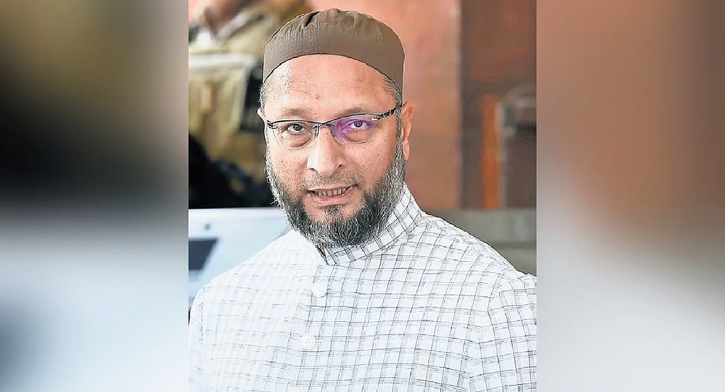 ನಮ್ಮ ಪೂರ್ವಜರು ಬ್ರಿಟಿಷರ ವಿರುದ್ಧ ಜಿಹಾದ್ ಮಾಡಿದರು, ಆದರೆ ನಿಮ್ಮವರು ಪ್ರೇಮಪತ್ರ ಬರೆದರು: ಫಡ್ನವೀಸ್ಗೆ ಓವೈಸಿ ತಿರುಗೇಟು
