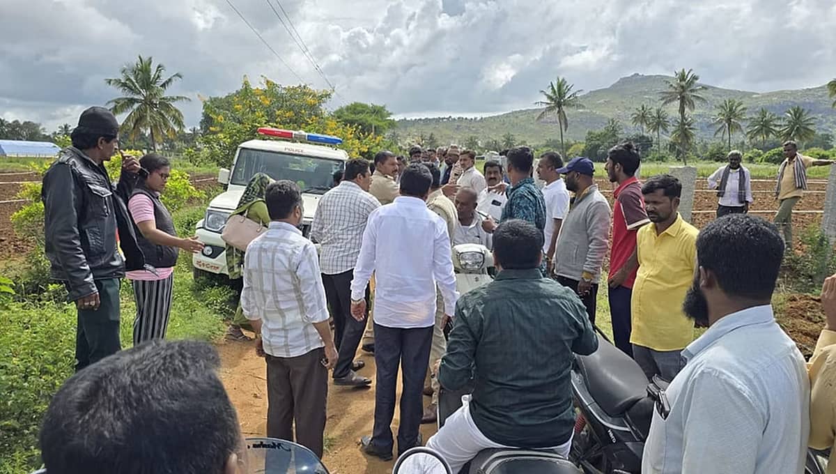 ಚಿಕ್ಕಬಳ್ಳಾಪುರ: ತಿಮ್ಮಸಂದ್ರದಲ್ಲಿ ಜಮೀನು ವಿಚಾರವಾಗಿ ಜಟಾಪಟಿ; ಪರಿಸ್ಥಿತಿ ಉದ್ವಿಗ್ನ