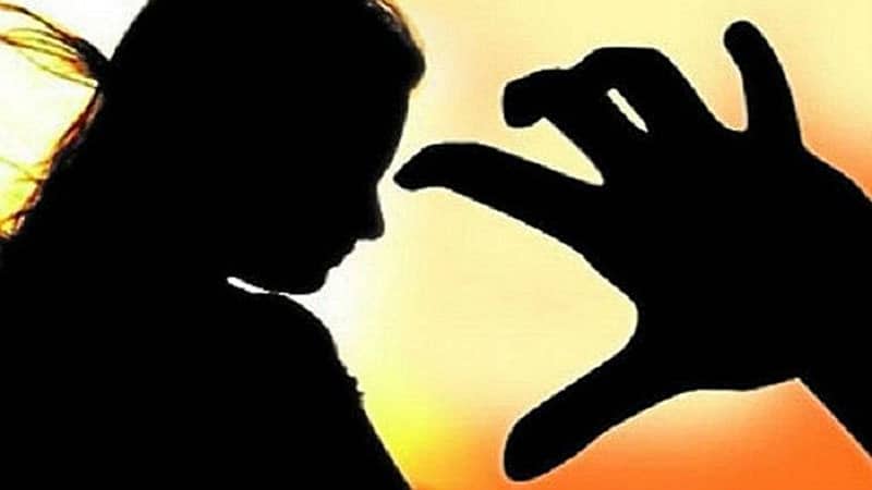 ಬೆಳಗಾವಿಯಲ್ಲಿ ಮತ್ತೊಂದು ಅಮಾನವೀಯ ಘಟನೆ: ವೇಶ್ಯಾವಾಟಿಕೆ ಆರೋಪ, ತಾಯಿ-ಮಗಳ ಬಟ್ಟೆ ಹರಿದು ಹಲ್ಲೆ