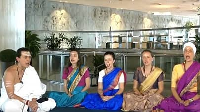 ಪ್ರಧಾನಿ ಮೋದಿ ಭೇಟಿ: ವೇದ ಮಂತ್ರಗಳೊಂದಿಗೆ ಬ್ರೆಜಿಲ್ ವಿದ್ವಾಂಸರು ಸ್ವಾಗತಿಸಿದ ಪರಿ ನೋಡಿ... Video