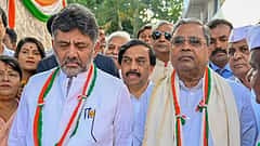 ಹಾಸನ ಕಾಂಗ್ರೆಸ್ ಸಮಾವೇಶ: ಸಿದ್ದರಾಮಯ್ಯ-ಡಿಕೆ ಶಿವಕುಮಾರ್ ನಡುವಿನ ಮುುಸುಕಿನ ಗುದ್ಗಾಟ; ಸಿಎಂ ಬೆಂಬಲಿಗರ ಅಸಮಾಧಾನ