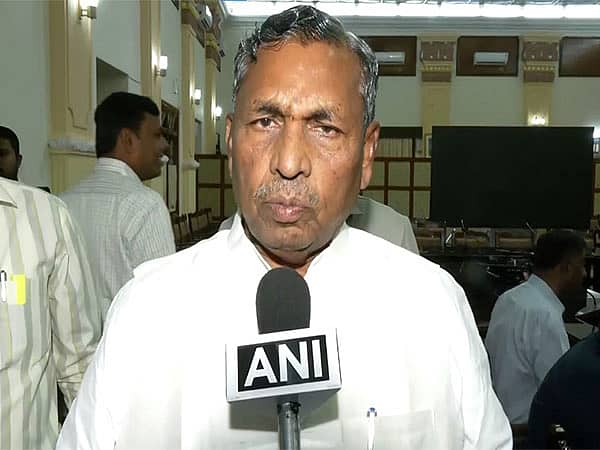 Auto LPG Crisis: ಆಟೋ ಚಾಲಕರ ಸಂಘಗಳ ಪ್ರತಿನಿಧಿಗಳೊಂದಿಗೆ ಸಚಿವ ಕೆ.ಎಚ್ ಮುನಿಯಪ್ಪ ಸಭೆ
