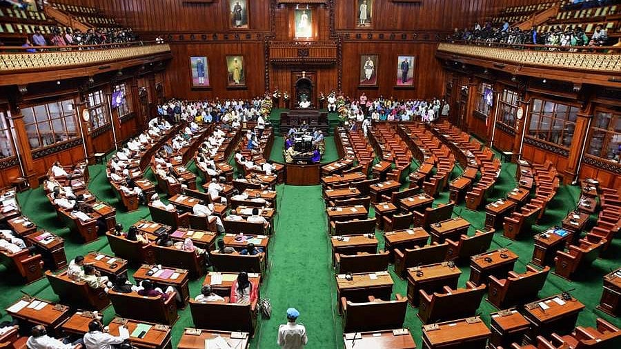 ವಕ್ಫ್ ವಿವಾದ, BPL ಕಾರ್ಡ್ ರದ್ದು ಮತ್ತಿತರ ವಿಷಯಗಳ ಕುರಿತು ಸದನದಲ್ಲಿ ಪ್ರಸ್ತಾಪ: ಸರ್ಕಾರದ ವಿರುದ್ಧ ಮುಗಿಬೀಳಲು ವಿಪಕ್ಷಗಳು ಸಜ್ಜು