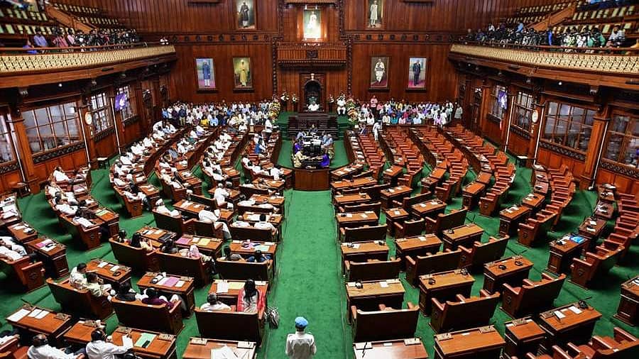 ವಕ್ಫ್ ವಿವಾದ, BPL ಕಾರ್ಡ್ ರದ್ದು ಮತ್ತಿತರ ವಿಷಯಗಳ ಕುರಿತು ಸದನದಲ್ಲಿ ಪ್ರಸ್ತಾಪ: ಸರ್ಕಾರದ ವಿರುದ್ಧ ಮುಗಿಬೀಳಲು ವಿಪಕ್ಷಗಳು ಸಜ್ಜು