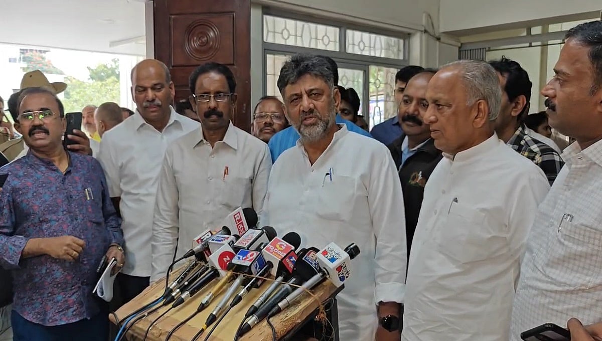 'ಬೆಂಕಿ ಹಚ್ಚಿ ಅದರಲ್ಲಿ ಬೀಡಿ ಸೇದ್ಕೊಂಡು ಕೂತಿದ್ದಾನೆ ಅಶೋಕ್': ಡಿಕೆ ಶಿವಕುಮಾರ್ ವಾಗ್ದಾಳಿ