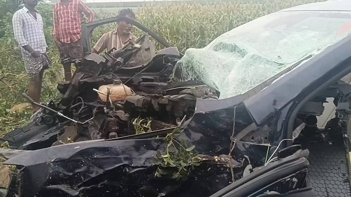 ಬಳ್ಳಾರಿ: ಮರಕ್ಕೆ ಕಾರು ಡಿಕ್ಕಿ, ಮೂವರು ಸ್ಥಳದಲ್ಲಿಯೇ ಸಾವು, ಮತ್ತೋರ್ವನಿಗೆ ಗಾಯ!