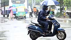 Fengal Cyclone Effect: ಪಥ ಬದಲಿಸಿದ ಚಂಡಮಾರುತ; ಬೆಂಗಳೂರು ಸೇರಿ ರಾಜ್ಯದ ಹಲವು ಭಾಗಗಳಲ್ಲಿ ಇನ್ನು 2 ದಿನ ಭಾರೀ ಮಳೆ, IMD ಎಚ್ಚರಿಕೆ!