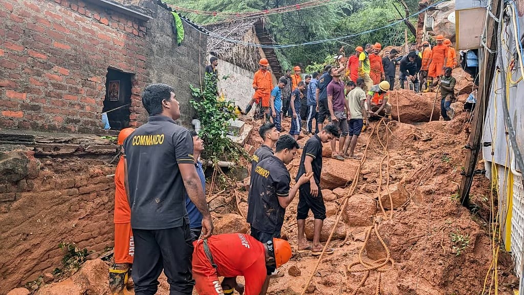 ಫೆಂಗಲ್ ಎಫೆಕ್ಟ್: ತಿರುವಣ್ಣಾಮಲೈನಲ್ಲಿ ಭೂಕುಸಿತ, ಅವಶೇಷಗಳಡಿ 7 ಮಂದಿ; ರಕ್ಷಣಾ ಕಾರ್ಯಾಚರಣೆ ಪ್ರಗತಿಯಲ್ಲಿ