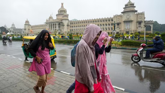 Fengal Cyclone: ನಾಳೆ ಕರ್ನಾಟಕದ 7 ಜಿಲ್ಲೆಗಳಲ್ಲಿ ಶಾಲಾ-ಕಾಲೇಜುಗಳಿಗೆ ರಜೆ ಘೋಷಣೆ