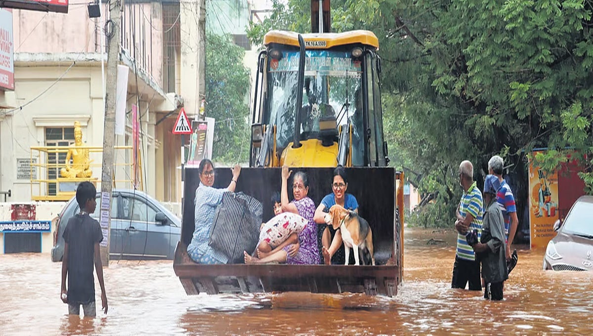 ಫೆಂಗಲ್ ಚಂಡಮಾರುತದ ಅಬ್ಬರ: ಪುದುಚೇರಿ, ವಿಲ್ಲುಪುರಂನಲ್ಲಿ ಭಾರಿ ಮಳೆ, ಒಂಬತ್ತು ಮಂದಿ ಸಾವು