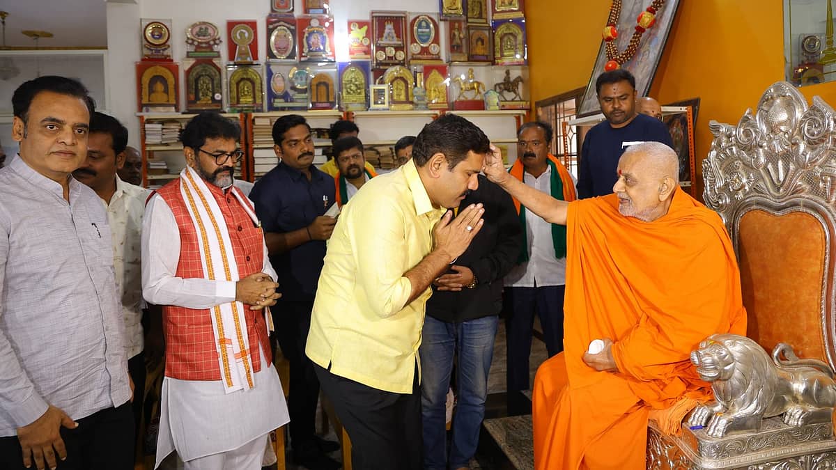 ದೇಶದ್ರೋಹಿಗಳ ಮೇಲಿನ ಕೇಸ್ ಹಿಂಪಡೆದ ಸರ್ಕಾರ, ಸ್ವಾಮೀಜಿಗಳ ವಿರುದ್ಧ ಪ್ರಕರಣ ದಾಖಲಿಸುತ್ತಿದೆ: ವಿಜಯೇಂದ್ರ