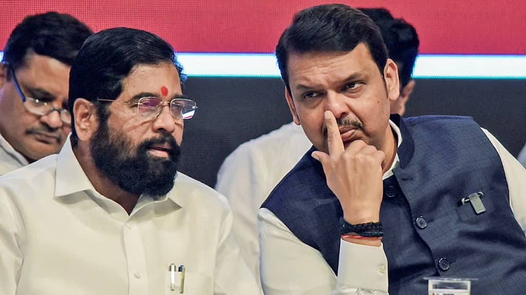ಮಹಾರಾಷ್ಟ್ರ ಸರ್ಕಾರ ರಚನೆ: ಪ್ರಮಾಣ ವಚನ ಸ್ವೀಕಾರಕ್ಕೆ ಮುನ್ನ ಶಿಂಧೆ-ಫಡ್ನವೀಸ್ ಮಾತುಕತೆ, ಖಾತೆ ಹಂಚಿಕೆ ಚರ್ಚೆ