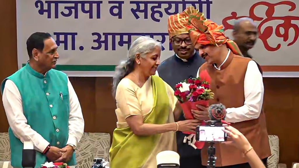ಮಹಾರಾಷ್ಟ್ರ: ಬಿಜೆಪಿ ಶಾಸಕಾಂಗ ಪಕ್ಷ ನಾಯಕರಾಗಿ ದೇವೇಂದ್ರ ಫಡ್ನವೀಸ್ ಆಯ್ಕೆ, ನಾಳೆ ಸಿಎಂ ಆಗಿ ಪ್ರಮಾಣ ವಚನ, ಶಿಂಧೆ ಡಿಸಿಎಂ