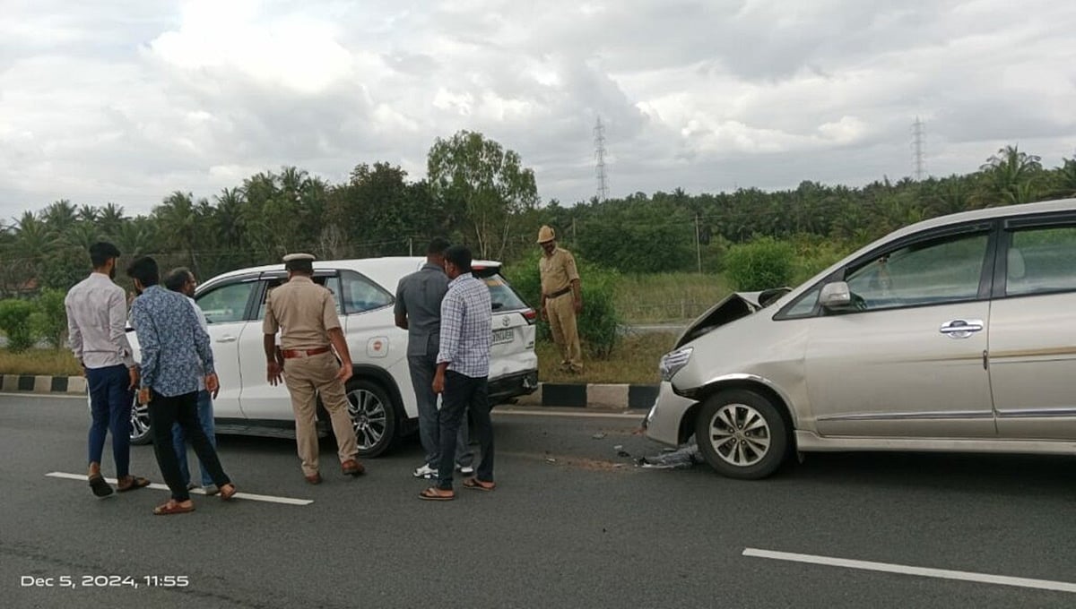 ಹಾಸನ: ಕಾಂಗ್ರೆಸ್ ಸಮಾವೇಶಕ್ಕೆ ಪ್ರಯಾಣಿಸುತ್ತಿದ್ದ ಸಚಿವ ಮುನಿಯಪ್ಪ ಕಾರು ಅಪಘಾತ