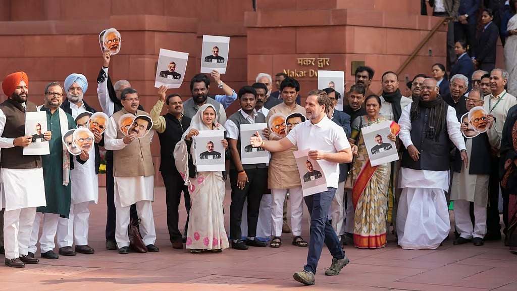 ಅದಾನಿ ಲಂಚ ಪ್ರಕರಣದಲ್ಲಿ ವಿರೋಧ ಪಕ್ಷಗಳ ಪ್ರತಿಭಟನೆ: ಲೋಕಸಭೆ ಕಲಾಪ ಮಧ್ಯಾಹ್ನ 2 ಗಂಟೆಗೆ ಮುಂದೂಡಿಕೆ
