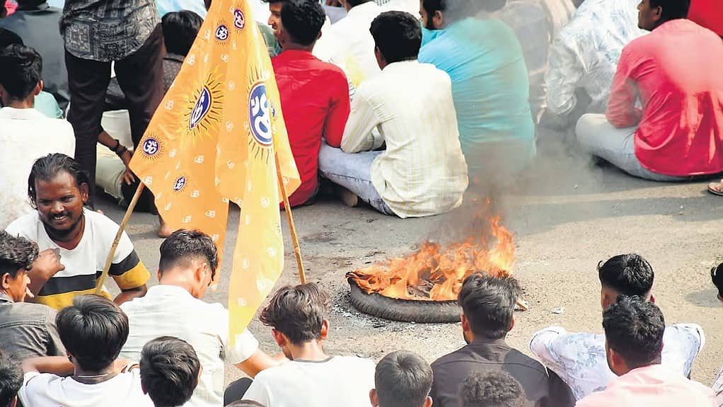 ಕಲಬುರಗಿ: ಅಪ್ರಾಪ್ತ ಬಾಲಕಿ ಮೇಲೆ ಅತ್ಯಾಚಾರ ಖಂಡಿಸಿ ಪ್ರತಿಭಟನೆ, ಕಲ್ಲು ತೂರಾಟ