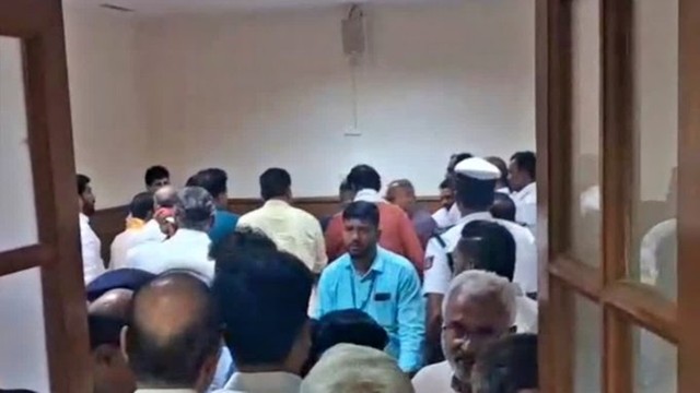 Karnataka Assembly: ಸ್ಪೀಕರ್ ಕಚೇರಿಗೆ ನುಗ್ಗಿದ BJP ಶಾಸಕರು, UT Khader ಜತೆ ಜಗಳ, ಉದ್ವಿಗ್ನ ಪರಿಸ್ಥಿತಿ