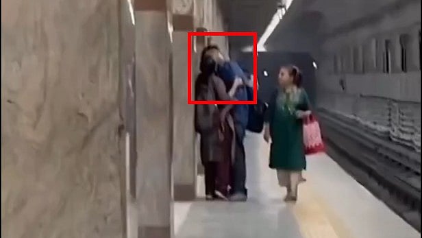 Video: ಮೆಟ್ರೋ ನಿಲ್ದಾಣದಲ್ಲಿ ಬಹಿರಂಗವಾಗಿ ಪ್ರೇಮಿಗಳ ಚುಂಬನ