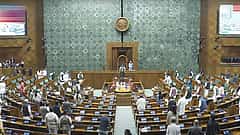 ಲೋಕಸಭೆಯಲ್ಲಿಂದು ಒಂದು ರಾಷ್ಟ್ರ-ಒಂದು ಚುನಾವಣೆ ವಿಧೇಯಕ ಮಂಡನೆ:  ಬಿಜೆಪಿ-ಕಾಂಗ್ರೆಸ್'ನಿಂದ ಸಂಸದರಿಗೆ ವಿಪ್ ಜಾರಿ, ಕಡ್ಡಾಯ ಹಾಜರಾತಿಗೆ ಸೂಚನೆ