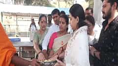 ಜೈಲಿನಿಂದ ಪವಿತ್ರಾ ಗೌಡ ಬಿಡುಗಡೆ: ದೇವಸ್ಥಾನದಲ್ಲಿ ಕುಟುಂಬಸ್ಥರ ಜೊತೆ ದರ್ಶನ್ ಹೆಸರಲ್ಲೂ ಅರ್ಚನೆ!
