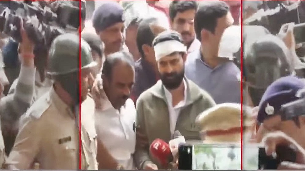 ಅಶ್ಲೀಲ ಪದ ಬಳಕೆ ಪ್ರಕರಣ: ಕೋರ್ಟ್ ಮುಂದೆ BJP MLC ಸಿಟಿ ರವಿ ಹಾಜರು, ವಿಚಾರಣೆ ಮಧ್ನಾಹ್ನ 3 ಗಂಟೆಗೆ ಮುಂದೂಡಿಕೆ!