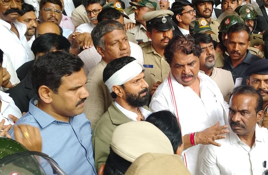ಅಶ್ಲೀಲ ಪದ ಬಳಕೆ ಪ್ರಕರಣ: ಬಿಜೆಪಿ MLC ಸಿ.ಟಿ ರವಿಗೆ ಬಿಗ್ ರಿಲೀಫ್; ತಕ್ಷಣ ಬಿಡುಗಡೆಗೆ ಹೈಕೋರ್ಟ್ ಆದೇಶ