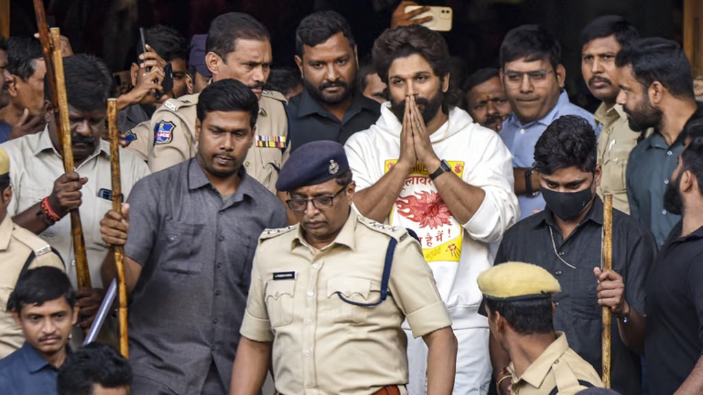 Allu Arjun ಹೇಳಿದ್ದು ಸುಳ್ಳಾ?: 'ಕಾಲ್ತುಳಿತ, ಮಹಿಳೆ ಸಾವಿನ ಕುರಿತು ಮಾಹಿತಿ ನೀಡಿದ್ರೂ ಹೊರಗೆ ಬರಲಿಲ್ಲ'- Hyderabad police