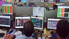 Indian Stock Market: ಕುಸಿತಕ್ಕೆ ಕೊನೆಗೂ ಬ್ರೇಕ್, Sensex 535 ಅಂಕ ಏರಿಕೆ