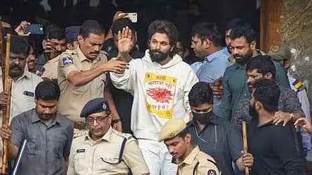Pushpa 2 ಕಾಲ್ತುಳಿತ ಪ್ರಕರಣ: ಪೊಲೀಸರಿಂದ ಚಾರ್ಜ್ ಶೀಟ್ ಸಲ್ಲಿಕೆ; ನಟ ಅಲ್ಲು ಅರ್ಜುನ್ 11ನೇ ಆರೋಪಿ!