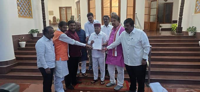 ಸಿಟಿ ರವಿಯನ್ನು ಟೆರರಿಸ್ಟ್ ರೀತಿ ನಡೆಸಿಕೊಳ್ಳಲಾಗಿದೆ: ನ್ಯಾಯಾಂಗ ತನಿಖೆಗೆ ಛಲವಾದಿ ನಾರಾಯಣಸ್ವಾಮಿ ಆಗ್ರಹ