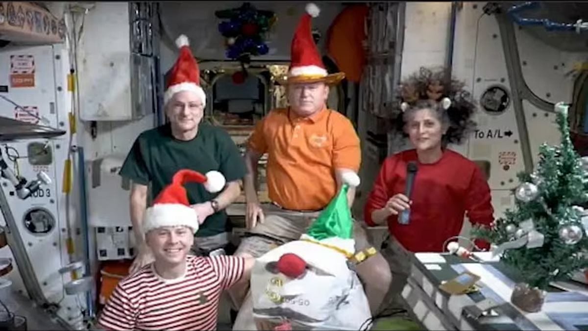 ISS ನಲ್ಲಿ Sunita Williams Christmas ಆಚರಣೆ; 8 ದಿನಕ್ಕಾಗಿ ತೆರಳಿದವರ ಬಳಿ ಸಂಟಾ ಕ್ಲಾಸ್ ಟೋಪಿ ಹೇಗೆ ಬಂತು?: ನೆಟ್ಟಿಗರ ಪ್ರಶ್ನೆ