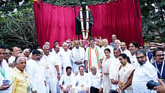 ಕಾಂಗ್ರೆಸ್ ಅಧಿವೇಶನ ಶತಮಾನೋತ್ಸವ: ವೀರಸೌಧದಲ್ಲಿ ಮಹಾತ್ಮ ಗಾಂಧೀಜಿ ಪುತ್ಥಳಿ ಅನಾವರಣ