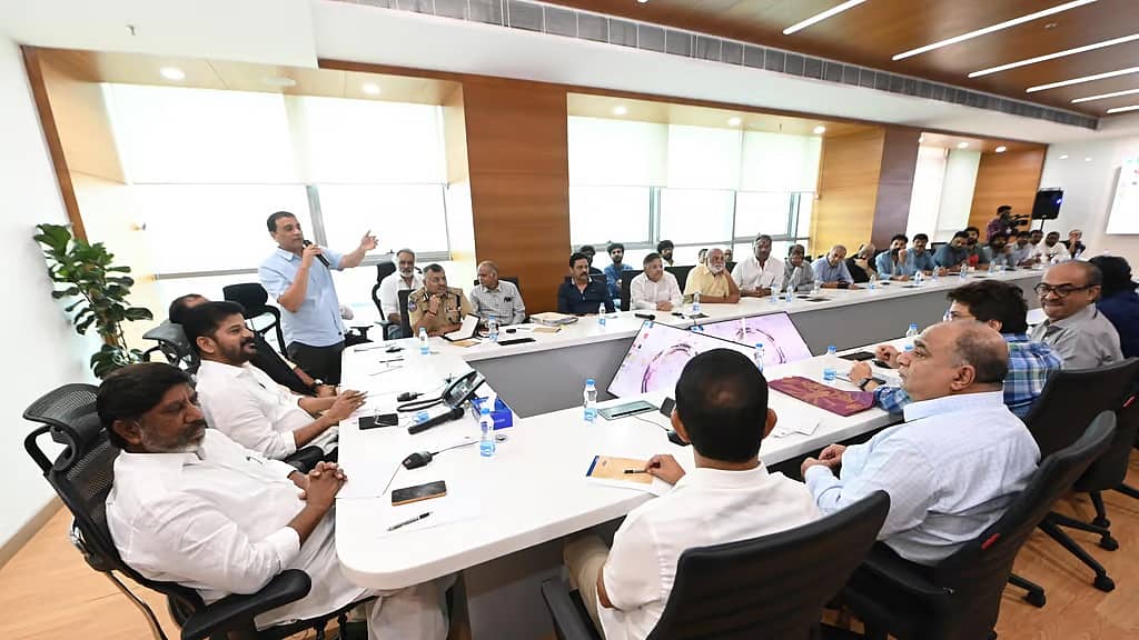 ಕಾನೂನು ಸುವ್ಯವಸ್ಥೆ ವಿಚಾರದಲ್ಲಿ ರಾಜಿ ಇಲ್ಲ: ಟಾಲಿವುಡ್ಗೆ ತೆಲಂಗಾಣ ಸಿಎಂ ರೇವಂತ್ ರೆಡ್ಡಿ
