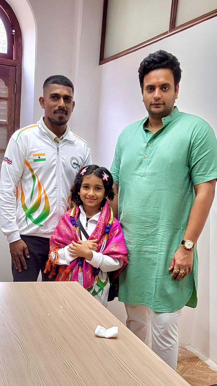 ಸಂಸದ ಯದುವೀರ್ ಅವರೊಂದಿಗೆ ಆಜ್ಞ, ಅವರ ತಂದೆ ಅಮಿತ್