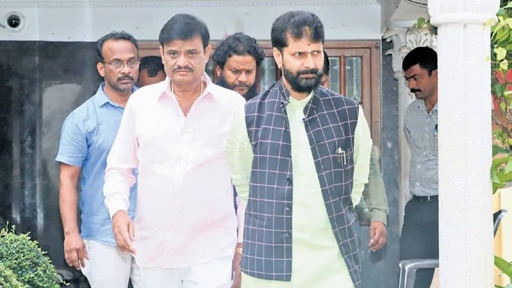ಮುನಿರತ್ನ ಮನೆಗೆ ಸಿಟಿ ರವಿ ಭೇಟಿ: ಗಾಂಧಿ ರಾಜ್ಯ ಮಾಡುತ್ತೇವೆಂದು ಗೂಂಡಾ ರಾಜ್ಯ ಮಾಡುತ್ತಿದ್ದಾರೆ; ಸರ್ಕಾರದ ವಿರುದ್ಧ ಆಕ್ರೋಶ