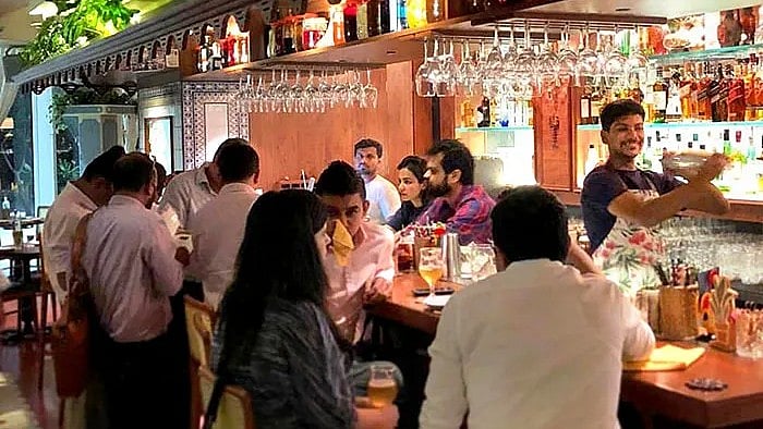 ಪುಣೆ: ಹೊಸ ವರ್ಷಾಚರಣೆ ಪಾರ್ಟಿ ಆಹ್ವಾನಿತರಿಗೆ ಇನ್ವಿಟೇಶನ್ ನೊಂದಿಗೆ 'ಕಾಂಡೋಮ್' ಕಳುಹಿಸಿದ ಪಬ್!